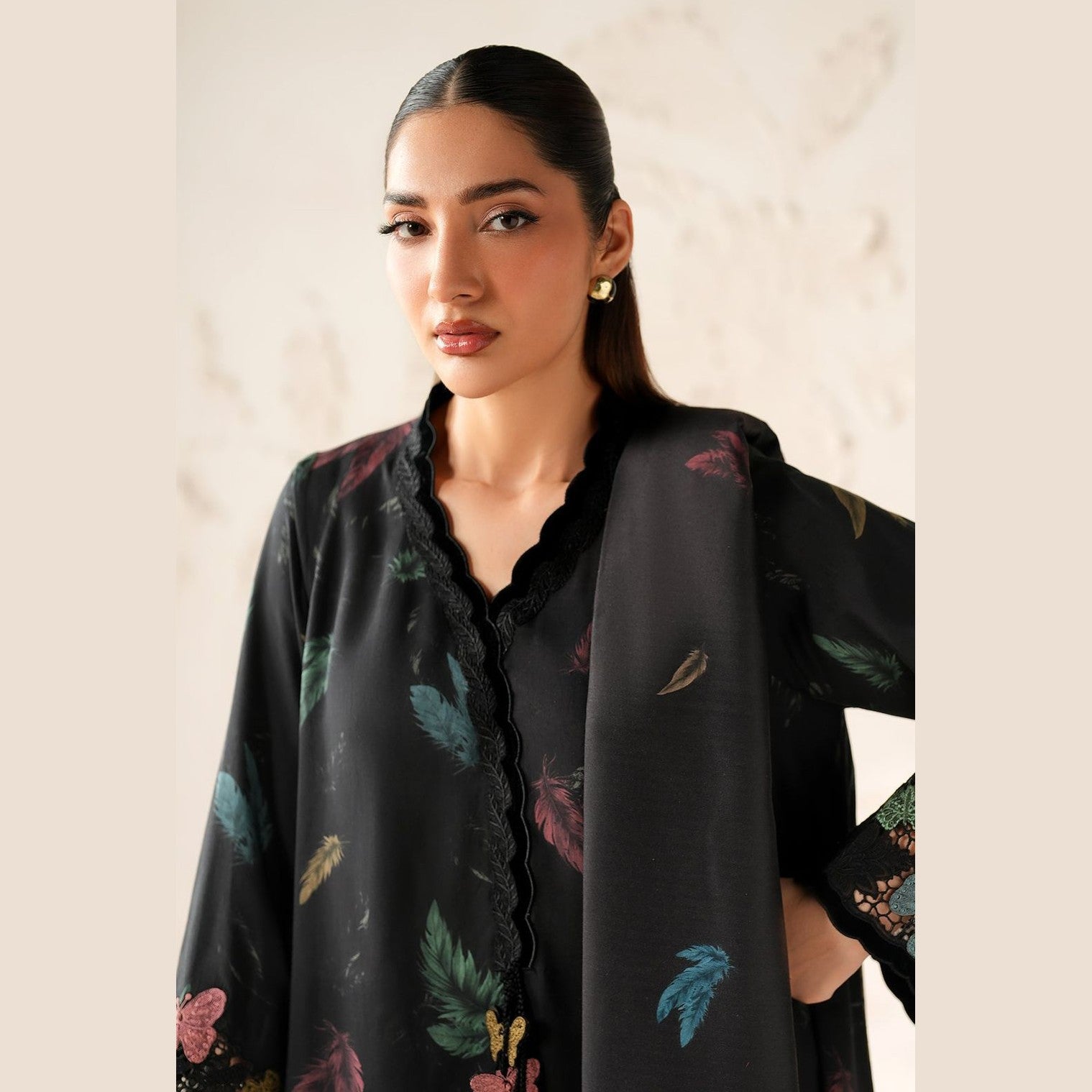 Baroque Embroidered Lawn 3 Piece Suit with Chiffon Dupatta