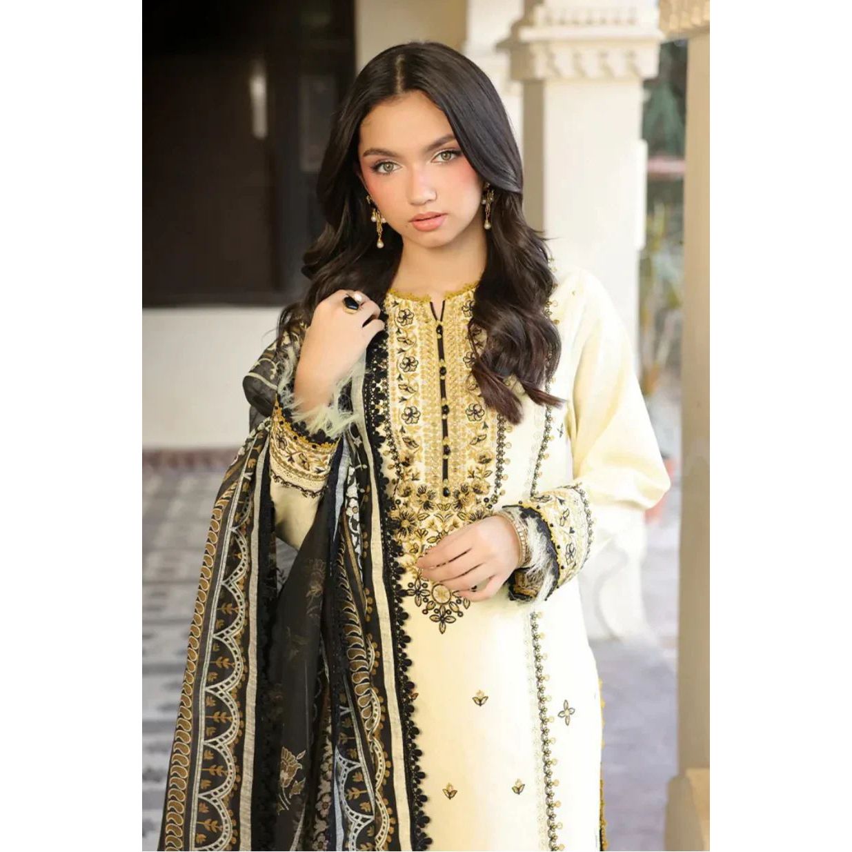 Asim Jofa Embroidered Airjet Lawn 3 Piece Suit with Monark Voil Dupatta